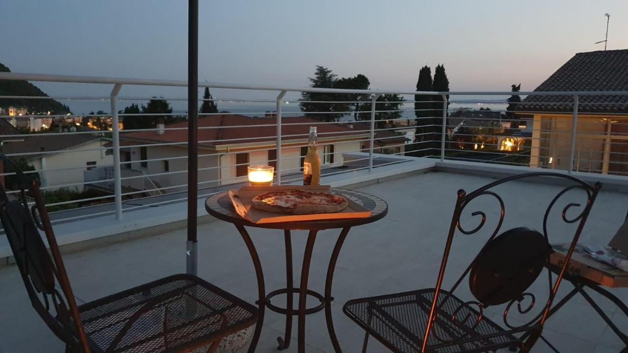 Garda View - Nuovo Appartamento Con Solarium Vista Lago Ngoại thất bức ảnh