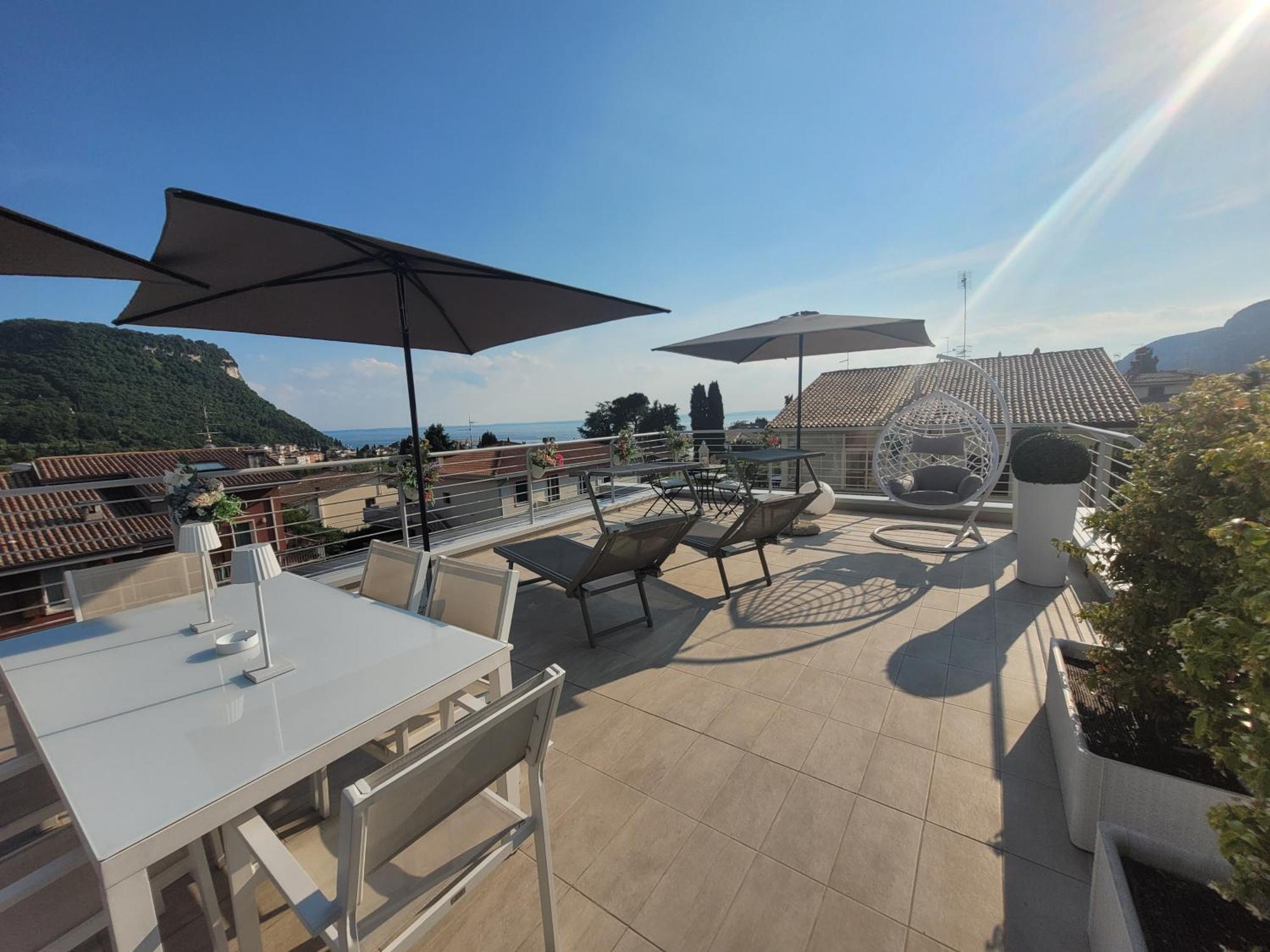 Garda View - Nuovo Appartamento Con Solarium Vista Lago Ngoại thất bức ảnh